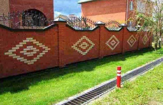 Кирпичный забор в Истринском районе, Истре и Московской области из облицовочного кирпича и